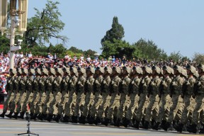 AC米兰-乔·莫伊：凭借强大的体力和防守能力，成为全黑队的核心前锋，乔乔莫伊斯