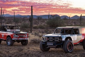 -澳女将夺金后高唱国歌，澳门夺冠奏国歌